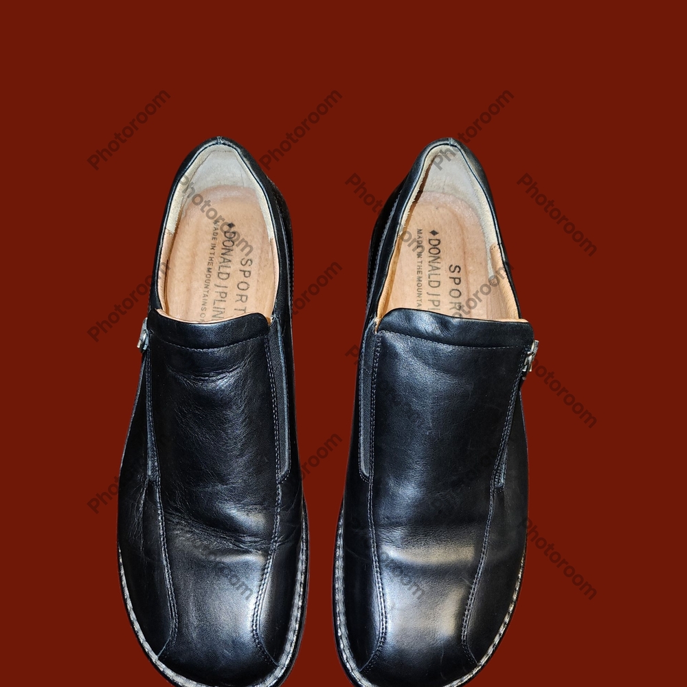 Donald J. Pliner Black Leather Flats